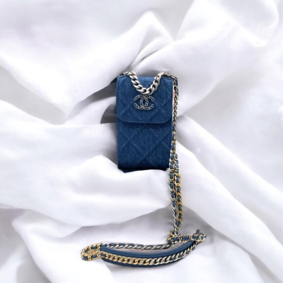 Chanel 19 phone bag