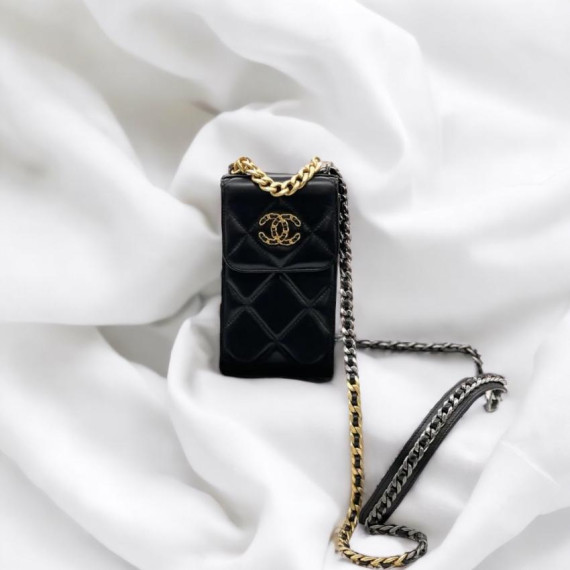 Chanel 19 phone bag 