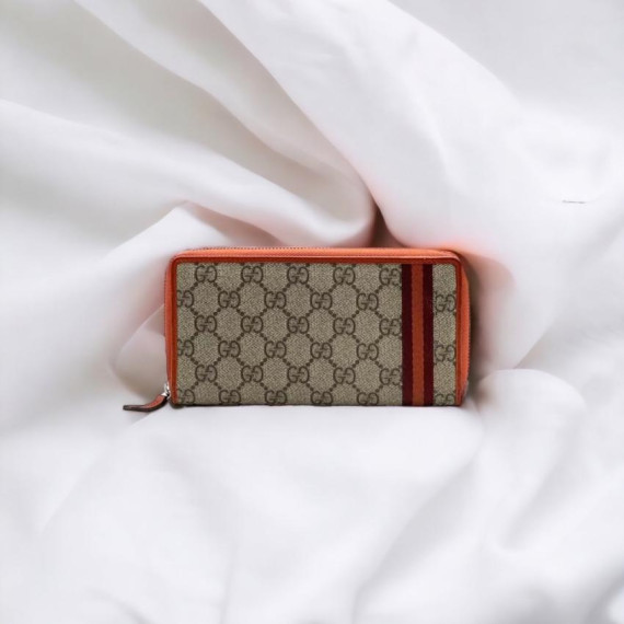 Gucci wallet 