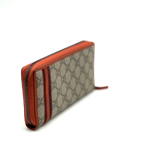 Gucci wallet 