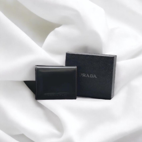 prada wallet 