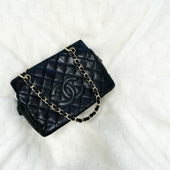 Chanel vintage shoulder bag