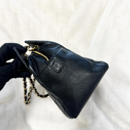 Chanel vintage shoulder bag