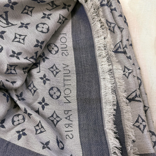 LV scarf 